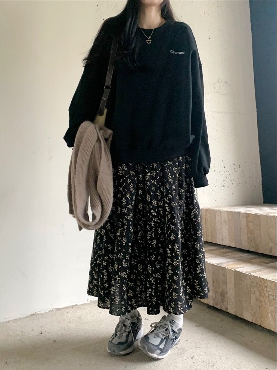 กระโปรงมิดิทรงเอพิมพ์ลายดอกไม้ - Midi Skirt Floral บทวิจารณ์และราคา